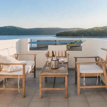 On Island Molat Next To The Sea - By Ta Leut Agency Διαμέρισμα *