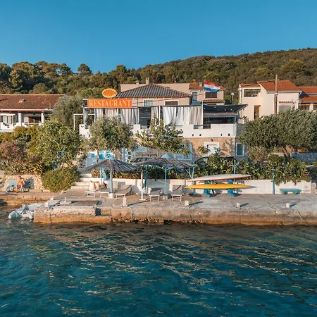 On Island Molat Next To The Sea - By Ta Leut Agency דירה Brgulje