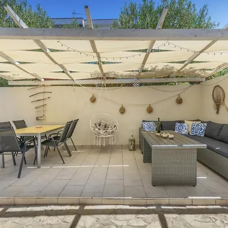 On Island Molat Next To The Sea - By Ta Leut Agency Διαμέρισμα