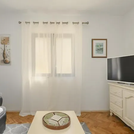 On Island Molat Next To The Sea - By Ta Leut Agency Apartamento *
