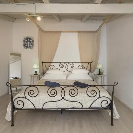 On Island Molat Next To The Sea - By Ta Leut Agency דירה Brgulje