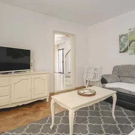 Διαμέρισμα On Island Molat Next To The Sea - By Ta Leut Agency *